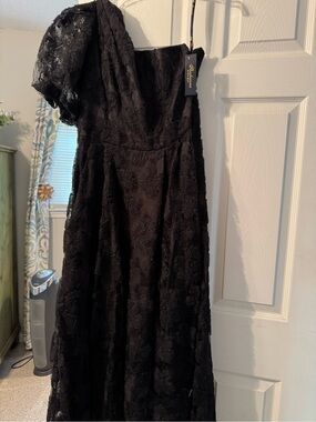 Elegant Black Lace One-Shoulder Evening Dress